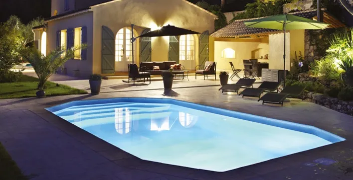 Nouveau local technique compact pour votre piscine.
