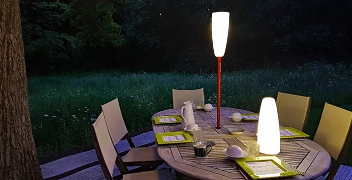 Lampadaire, lanterne, lampe... un éclairage 3 en 1 très ingénieux !