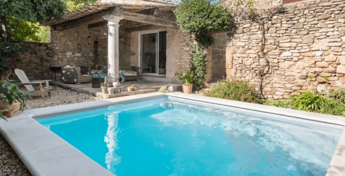 Une piscine intimiste Aquilus au cœur de la Provence
