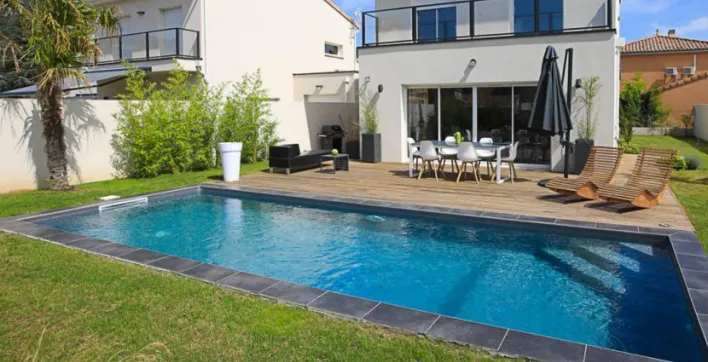 Inspiration piscine : Un bassin au design contemporain signé Aquilus