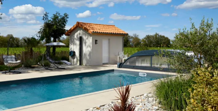 Inspiration piscine : un bassin moderne dans un décor bucolique