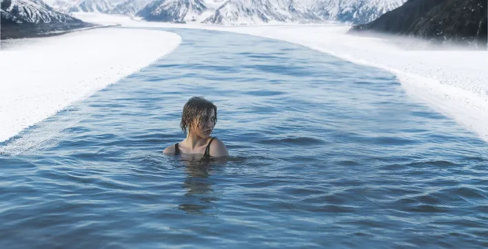 Une compétition de natation se déroule dans une eau à 6° !
