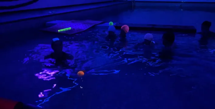 La piscine sensorielle, un cocon stimulant thérapeutique