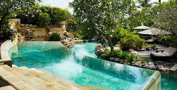 Jamais sans mon smartphone à la piscine !