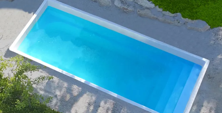 Piscine coque polyester pour petit terrain