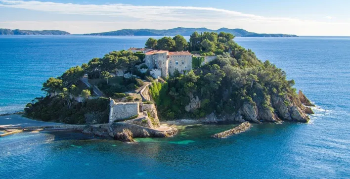 Quelle est la piscine du président Emmanuel Macron au Fort Brégançon