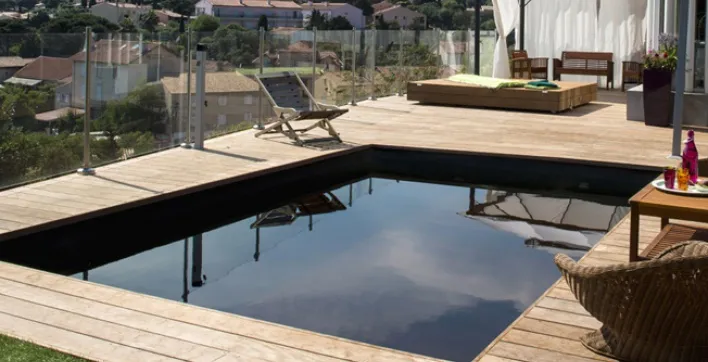 Un fond mobile pour piscine à découvrir en ligne