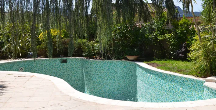 Faut-il changer l’eau de sa piscine chaque année ?