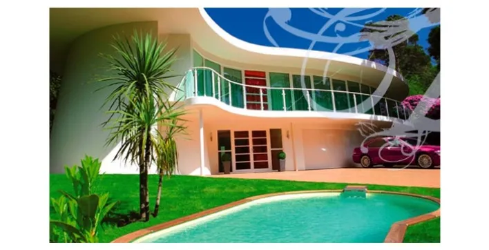 La piscine Ovale de Piscinelle