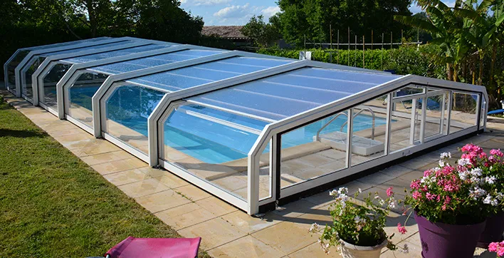 Gamme d’abris de piscine DELTA : le savoir-faire d’Abritech