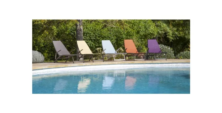 Confort et Style au bord de la piscine avec ProLoisirs