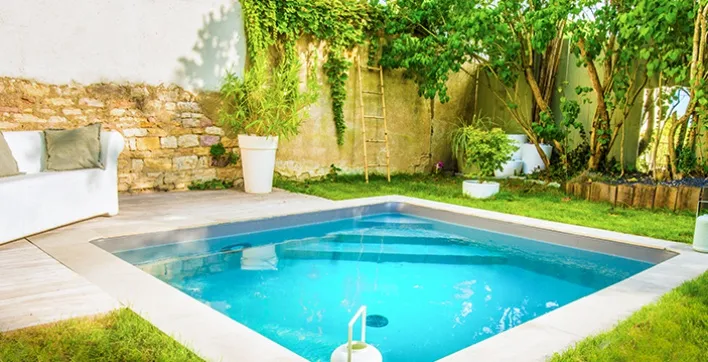Une mini piscine empreinte de zénitude