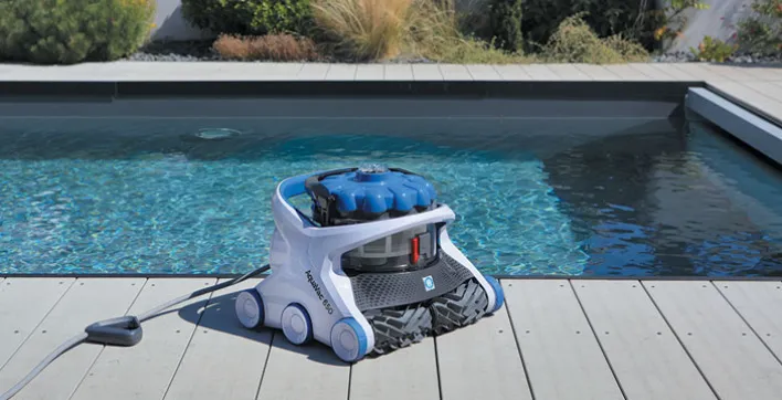 Robots nettoyeurs électriques de piscines : La gamme AquaVac 6 series de Hayward