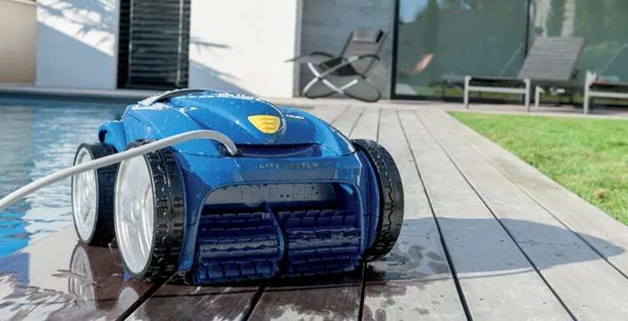 Un robot de piscine facile à sortir de l’eau.