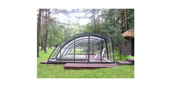 Un bel abri pour spa de nage