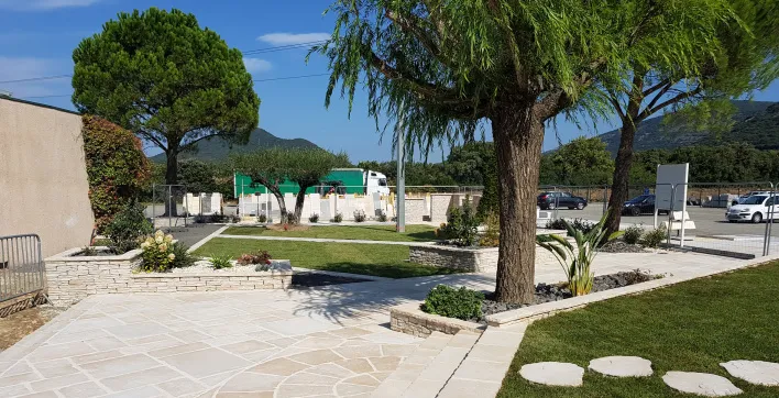 Aménager son extérieur : Fabemi ouvre un showroom géant pour faire naître des idées !