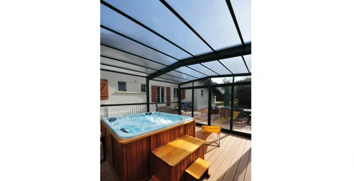 Abris angulaires pour  terrasses et spas