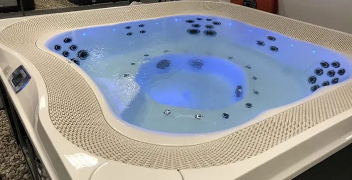 Nouveau spa à débordement RUMBA