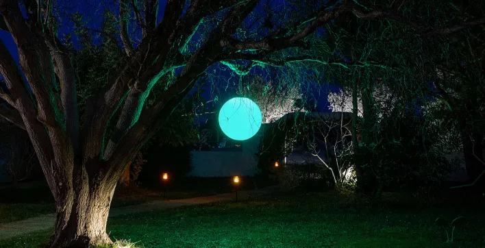 Illuminez votre extérieur avec les sphères Guirled