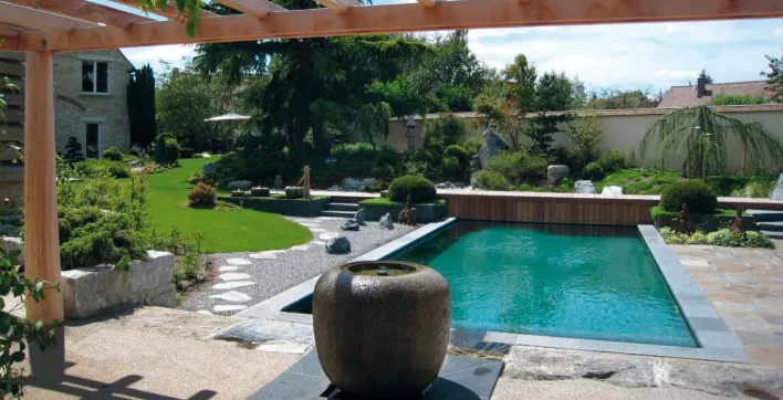 Le concept de construction de piscine béton unique et sans limites de formes d'EVERBLUE