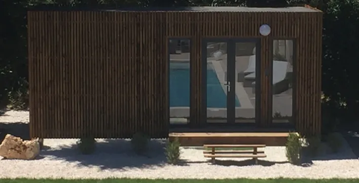 Installer jusqu'à 30 m2 d'espace habitable en plus à côté de votre piscine, c’est possible