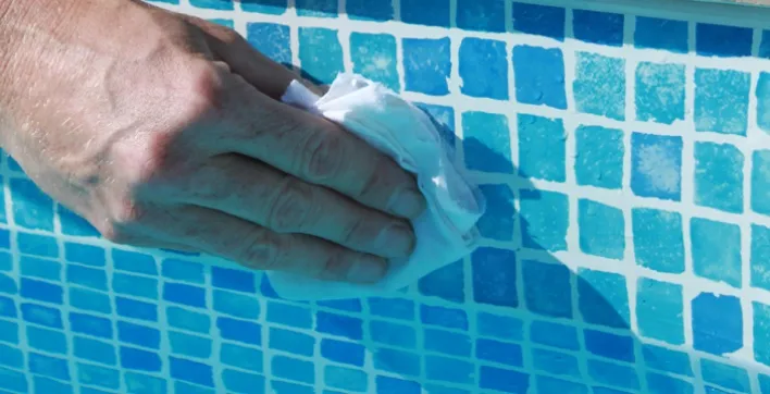 Des produits pratiques pour l’entretien de votre piscine ou spa