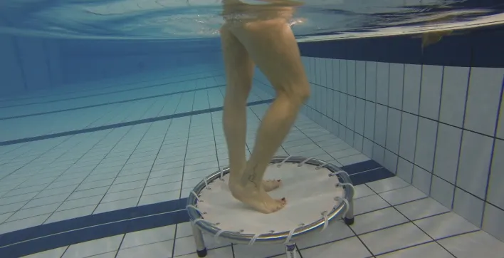 Avec le trampoline d’AQUA-Nautic, l’aquafitness fait un bond en avant !