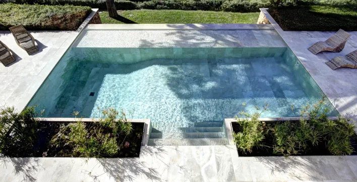 Modèles de piscine, rénovation et équipements : Découvrez le site de SwimmingPool.eu