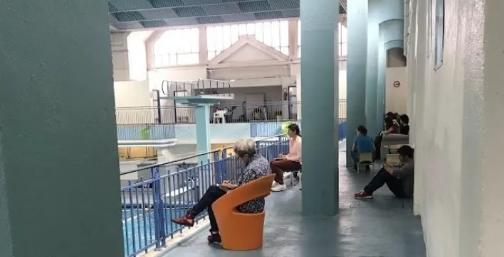 Insolite : Un atelier d’écriture s’installe dans une piscine !