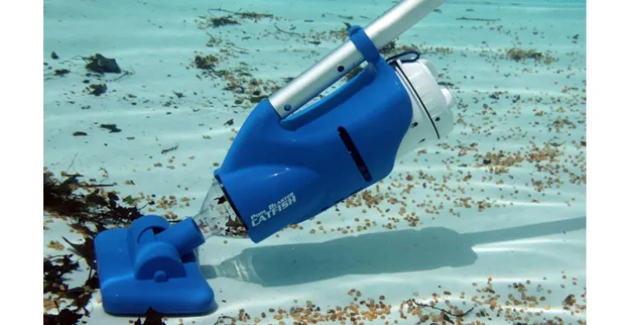 Un aspirateur à piles pour piscine et spa