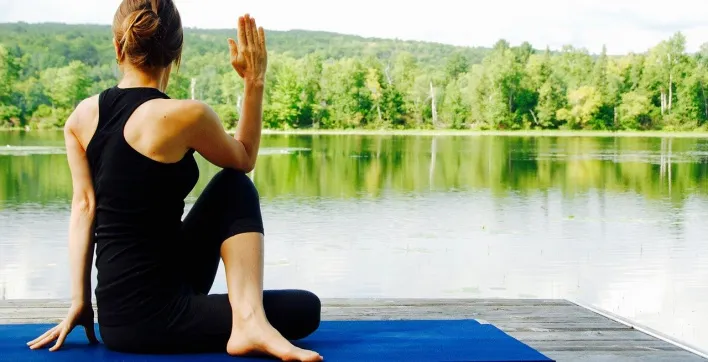 Sport en piscine : Focus sur l’aqua-yoga