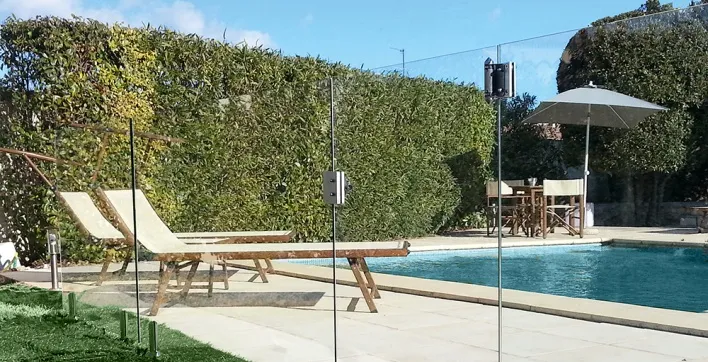 Une nouvelle barrière de sécurité piscine quasiment invisible !