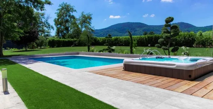 Une piscine et un spa signés Aquilus