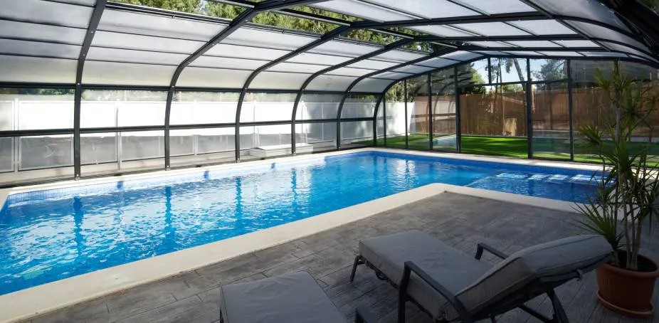 Un abri haut de piscine signé Abridays