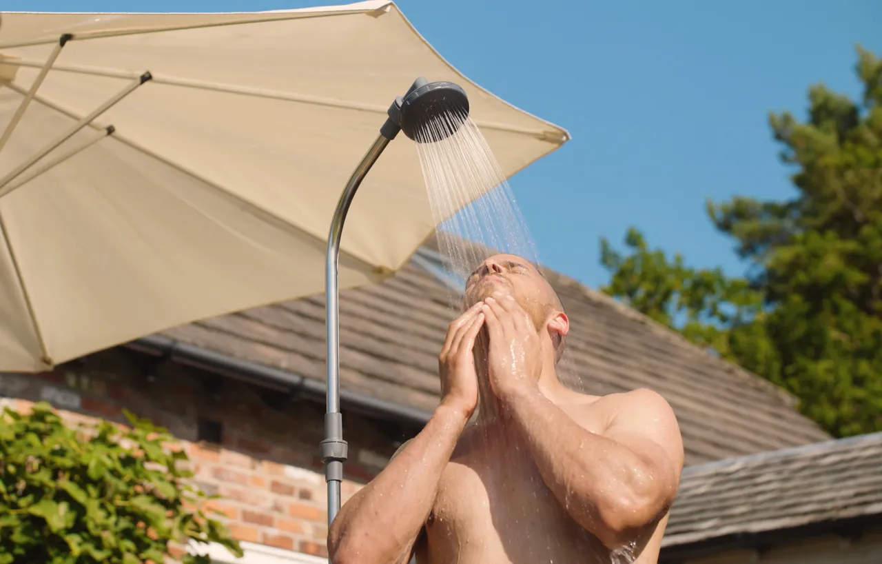 Douche solaire & Portashower : les douches qui vous suivent partout
