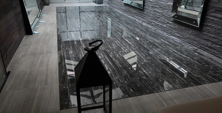 La piscine intérieure ni vue, ni connue