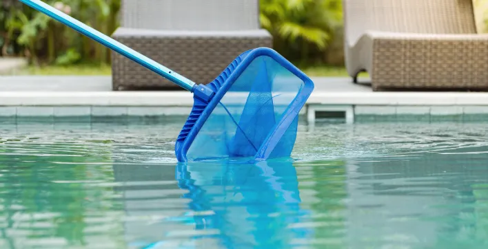 Préparer sa piscine avant le départ en vacances