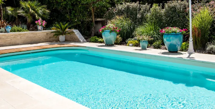 Les piscines à coque à petits prix de la marque Aboral