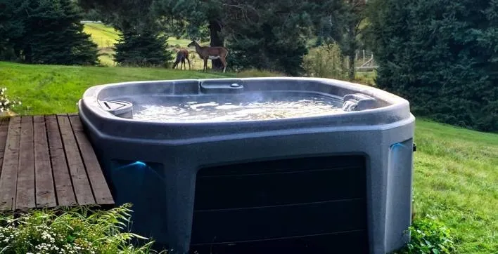 Un spa extérieur appartenant à la nouvelle gamme bien-être d'Aquilus
