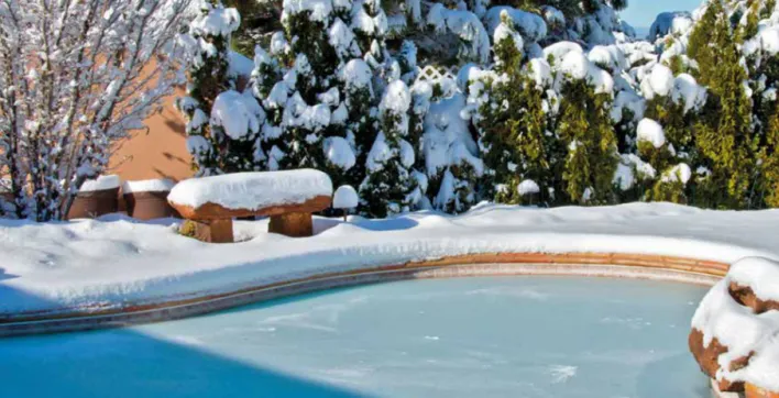 Bien hiverner sa piscine grâce au guide Chemoform
