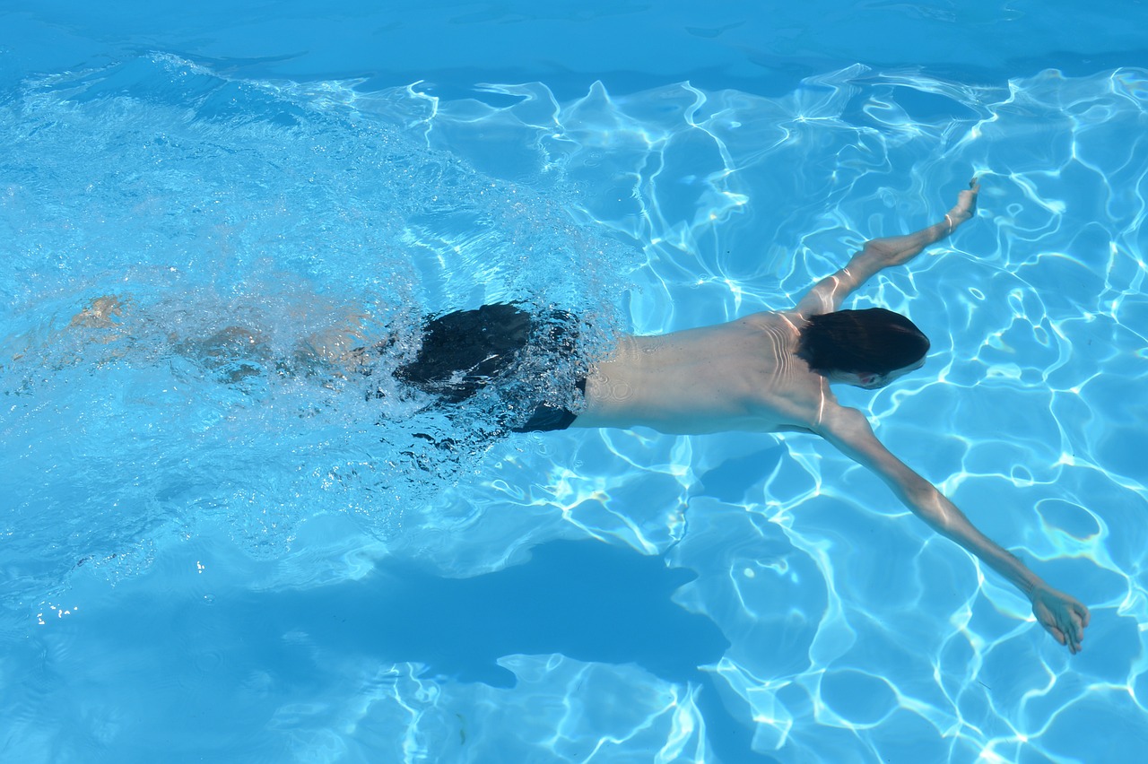 Comment éliminer le pollen dans une piscine ?